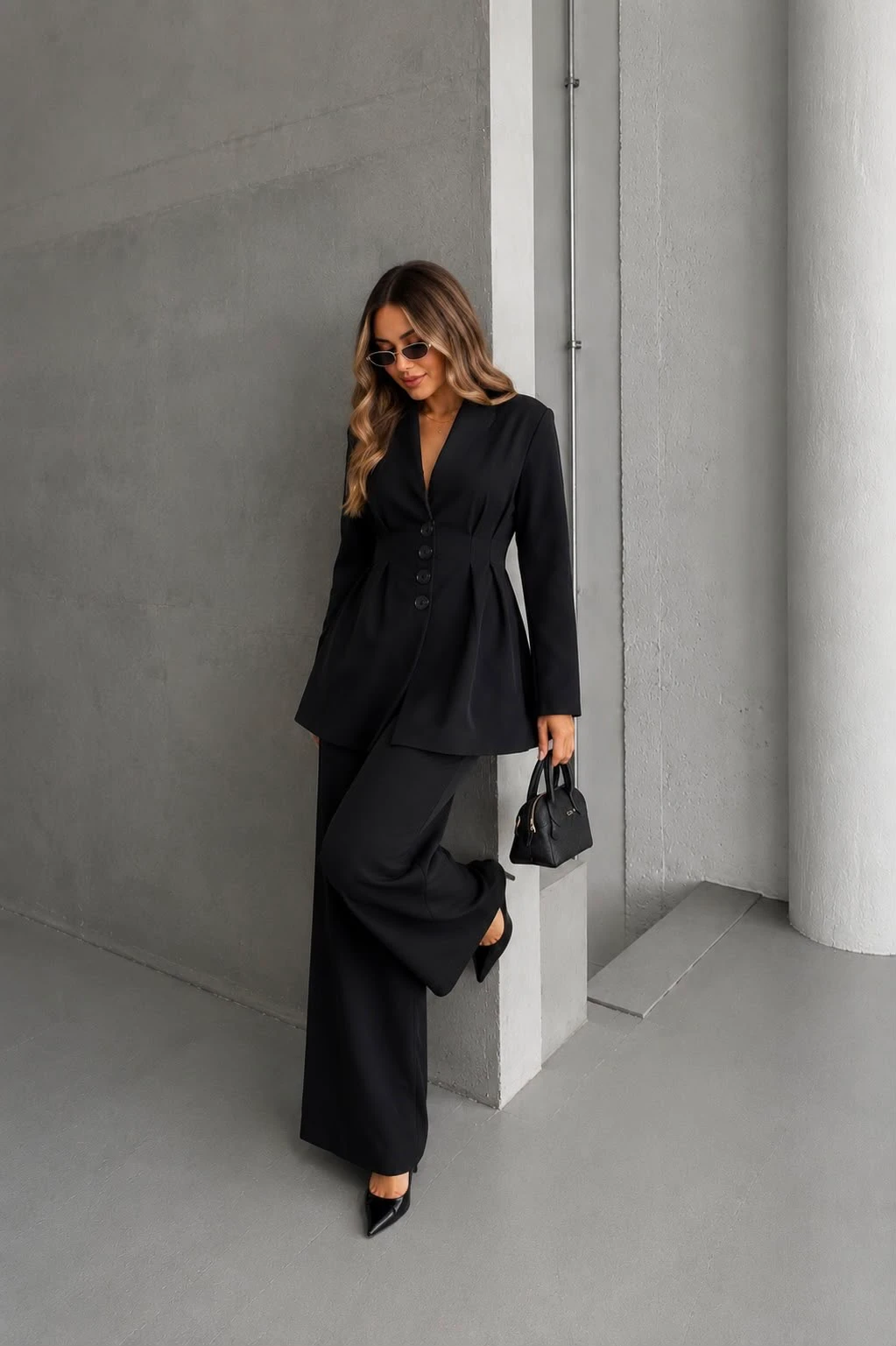Belden Oturtmalı Blazer Ceketli Takım Siyah