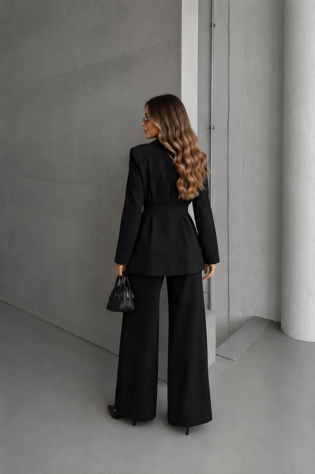 Belden Oturtmalı Blazer Ceketli Takım Siyah